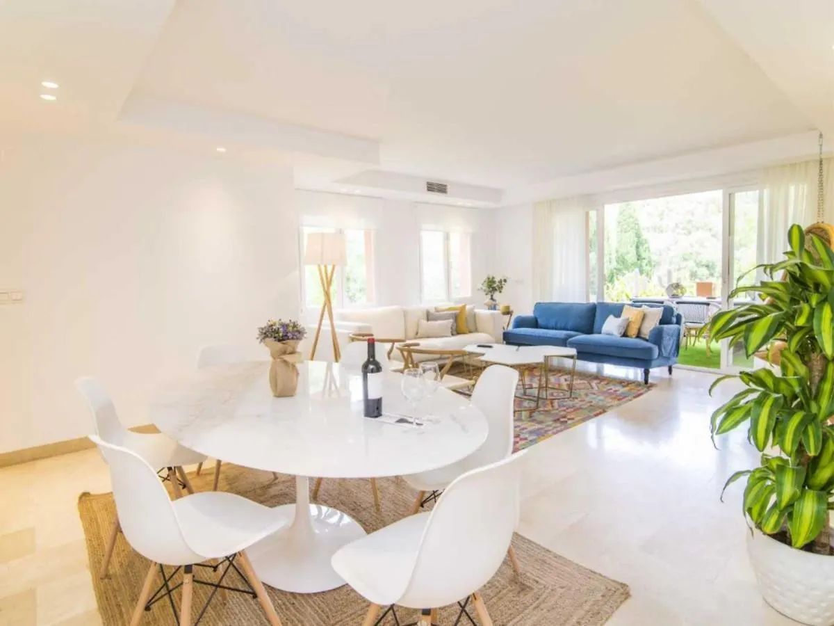 Golden Mile Oasis: Beachfront Family Haven at Puente Romano Marbella