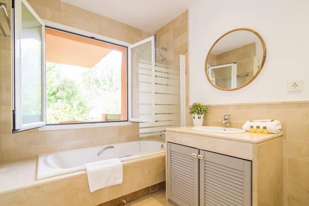 Apartment Golden Mile Oasis: Beachfront Family Haven at Puente Romano Marbella