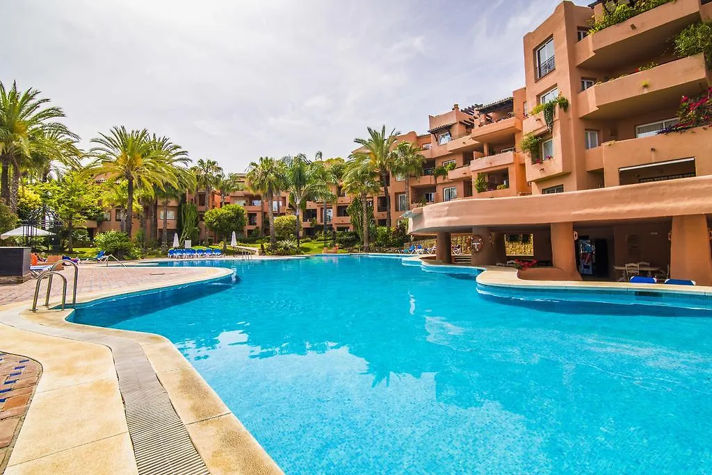 Apartment Golden Mile Oasis: Beachfront Family Haven at Puente Romano Marbella