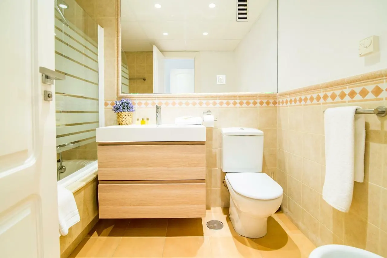 Vacation Marbella L Golden Mile Oasis L Family Friendly L Next To The Beach And Puente Romano L 24-7 Security 0*,